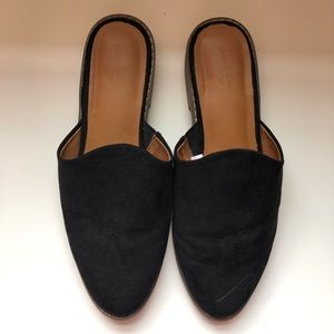 Universal Thread mules. Suede.